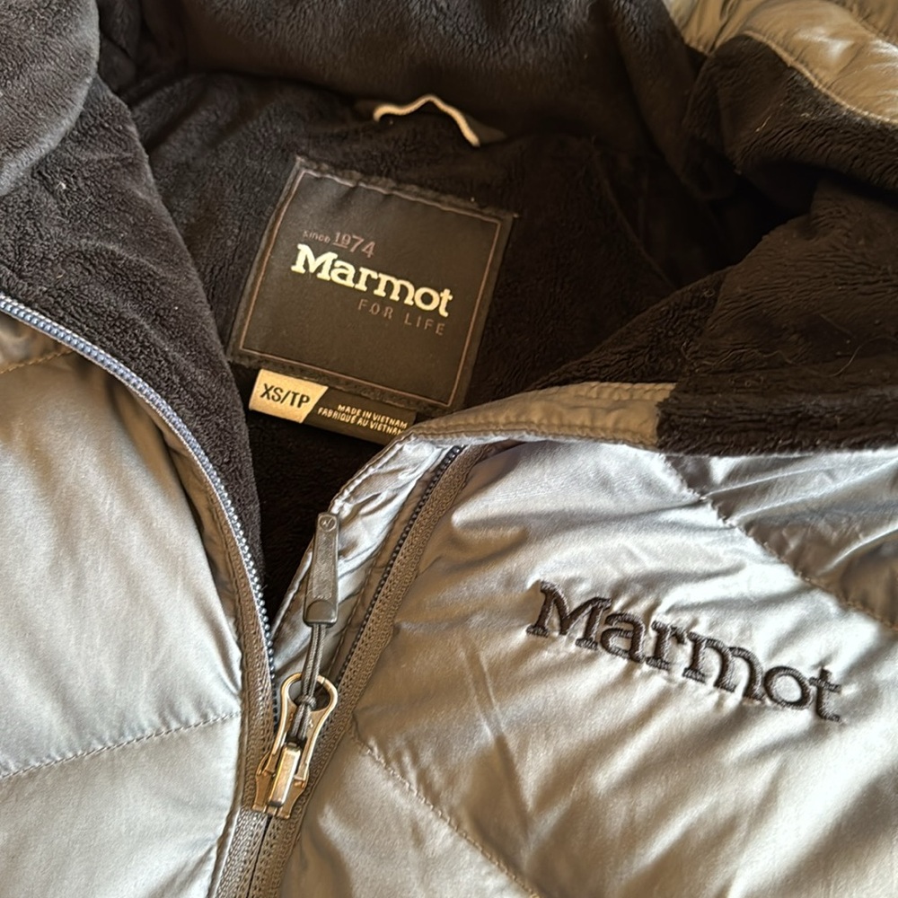 Women’s knee length Marmot grey puff coat, size XS - Picture 3 of 10